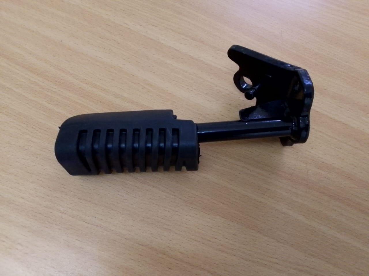 Reve=Footrest Front LH=CT125